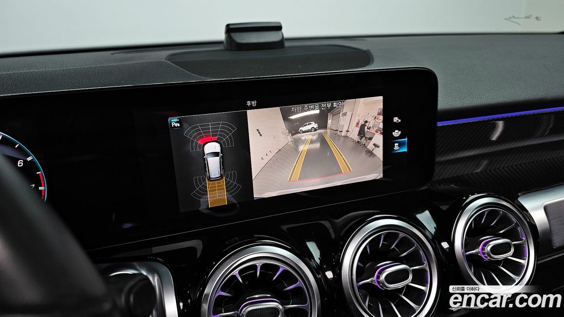 Mercedes-Benz GLB-Class 2021