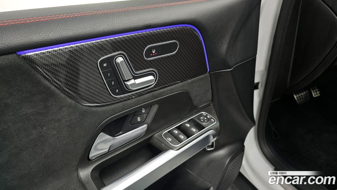 Mercedes-Benz GLB-Class 2021