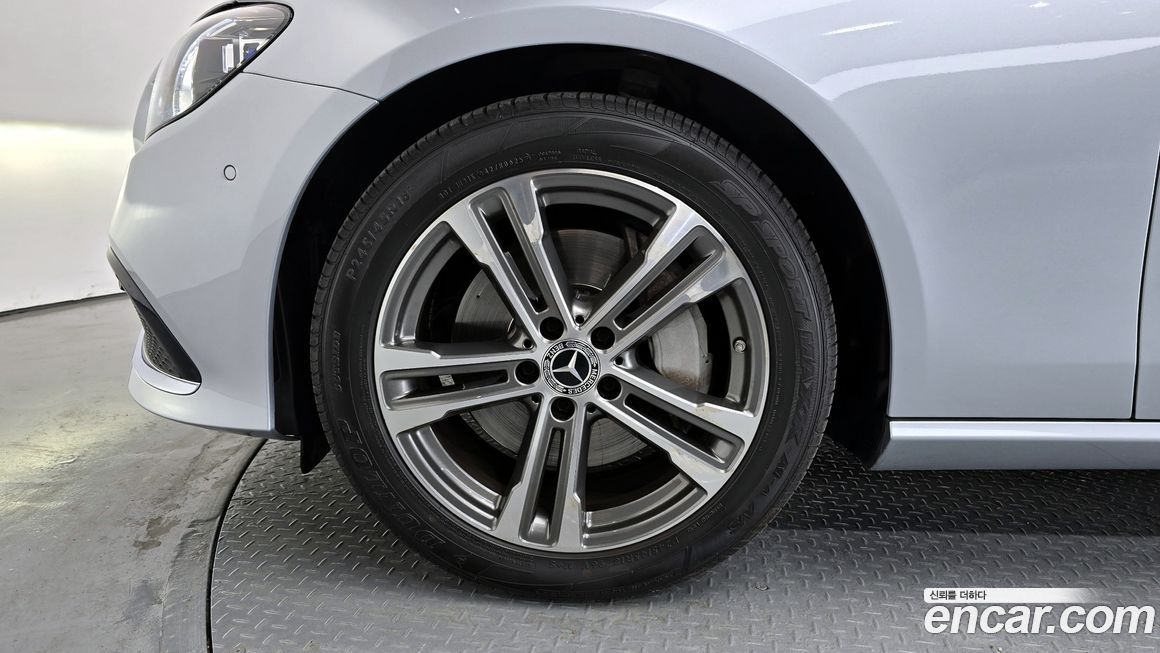 Mercedes-Benz E-Class 2022