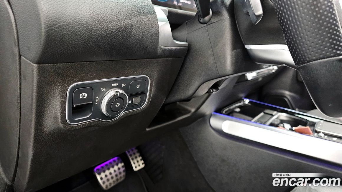 Mercedes-Benz GLB-Class 2021