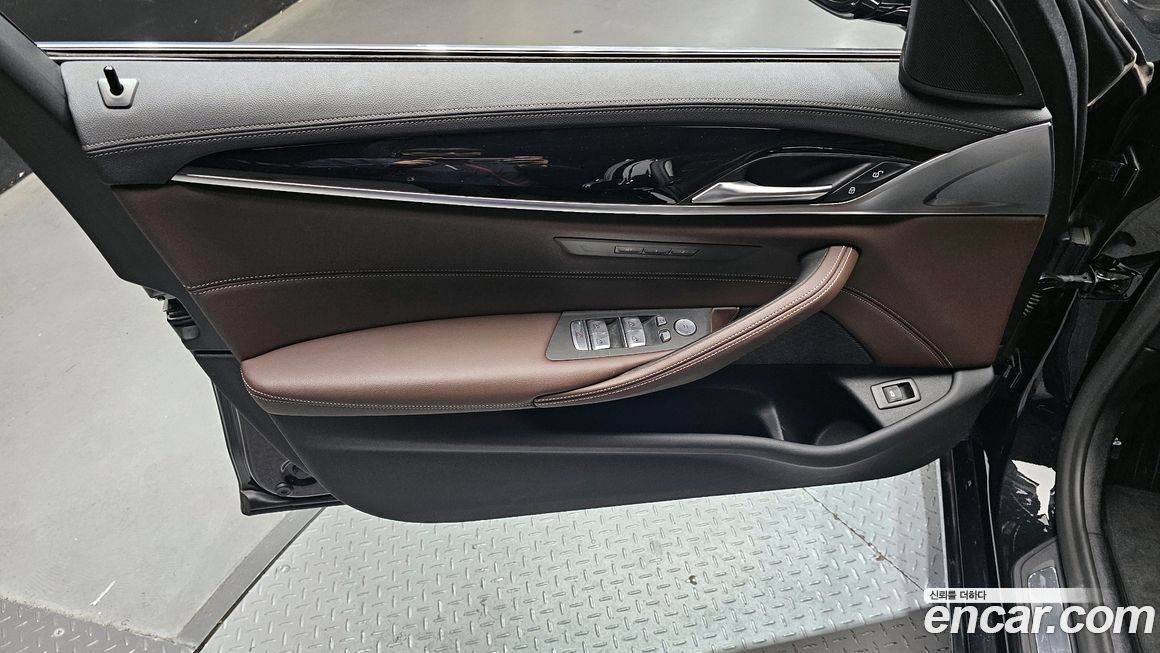 BMW 5-Series 2021