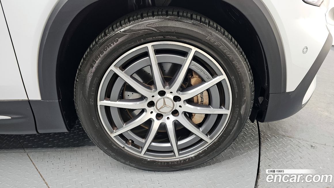 Mercedes-Benz GLB-Class 2021