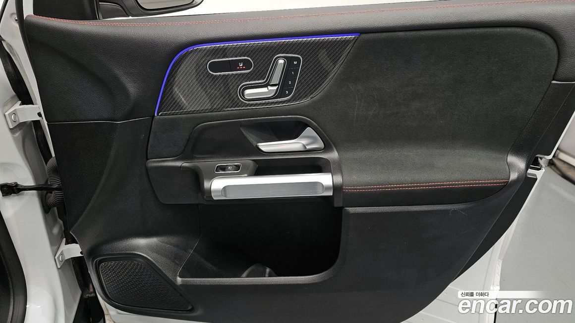 Mercedes-Benz GLB-Class 2021