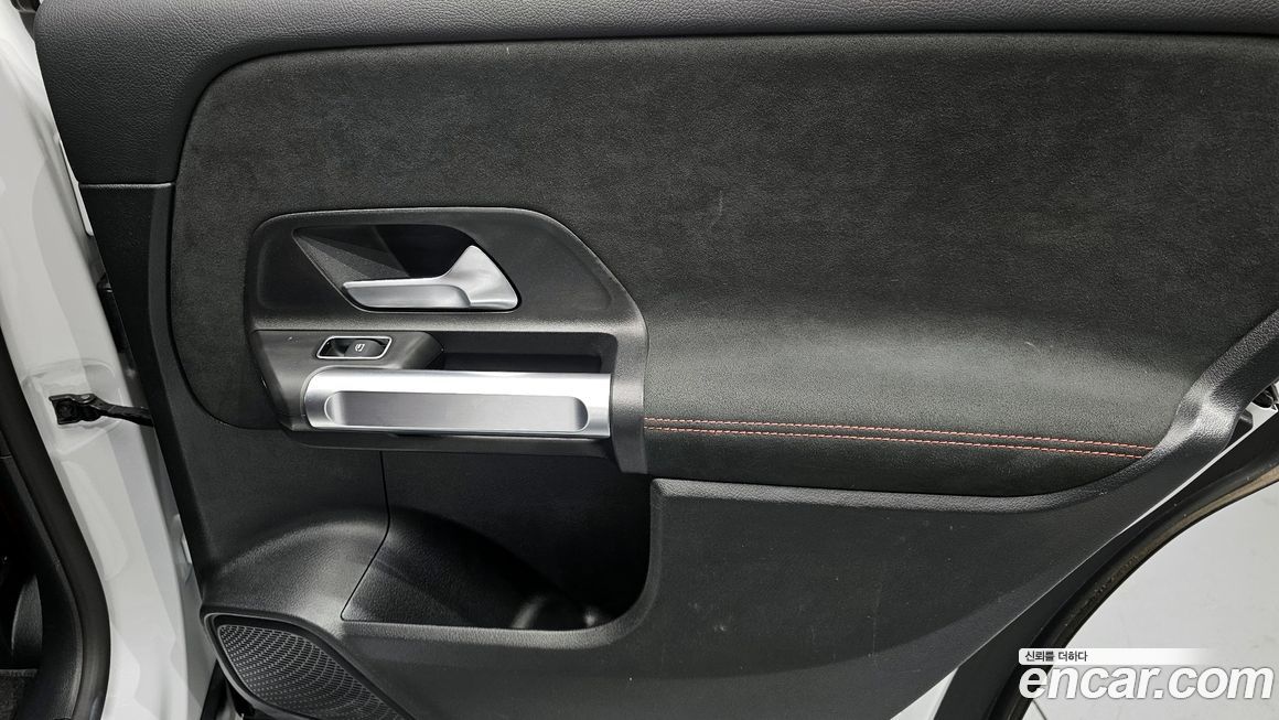 Mercedes-Benz GLB-Class 2021