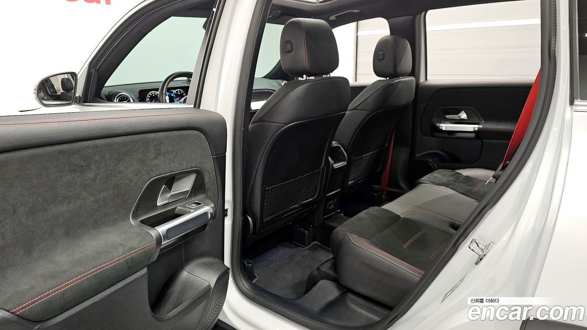 Mercedes-Benz GLB-Class 2021