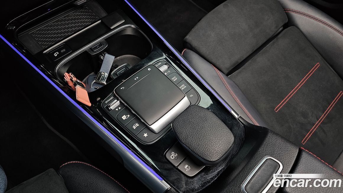 Mercedes-Benz GLB-Class 2021