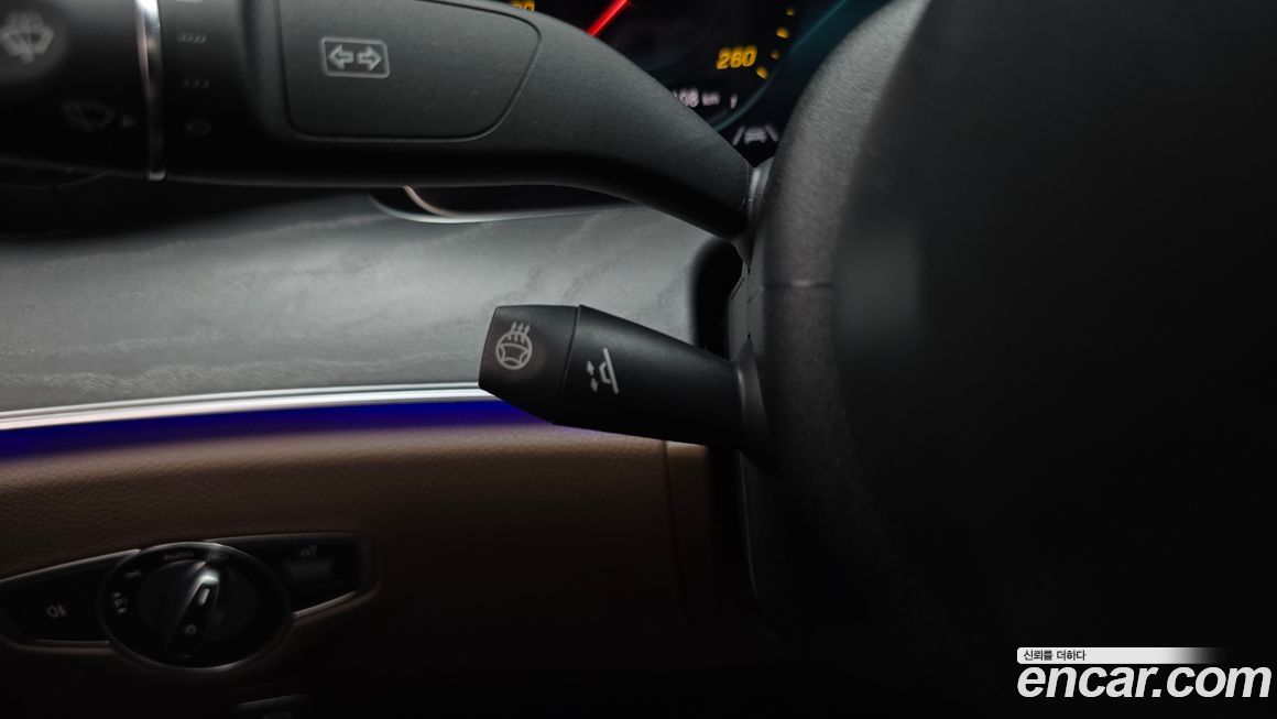 Mercedes-Benz E-Class 2022