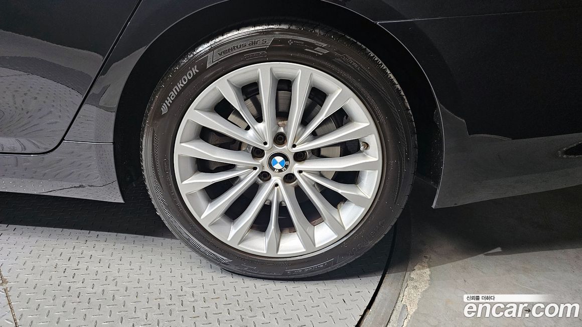 BMW 5-Series 2021