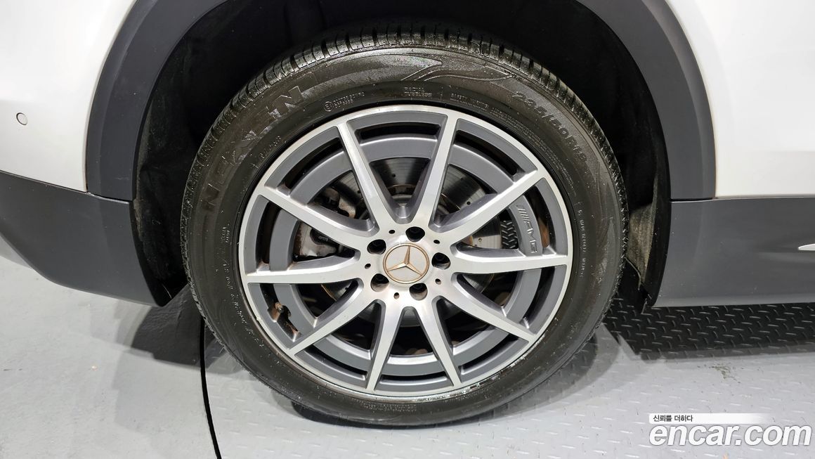 Mercedes-Benz GLB-Class 2021