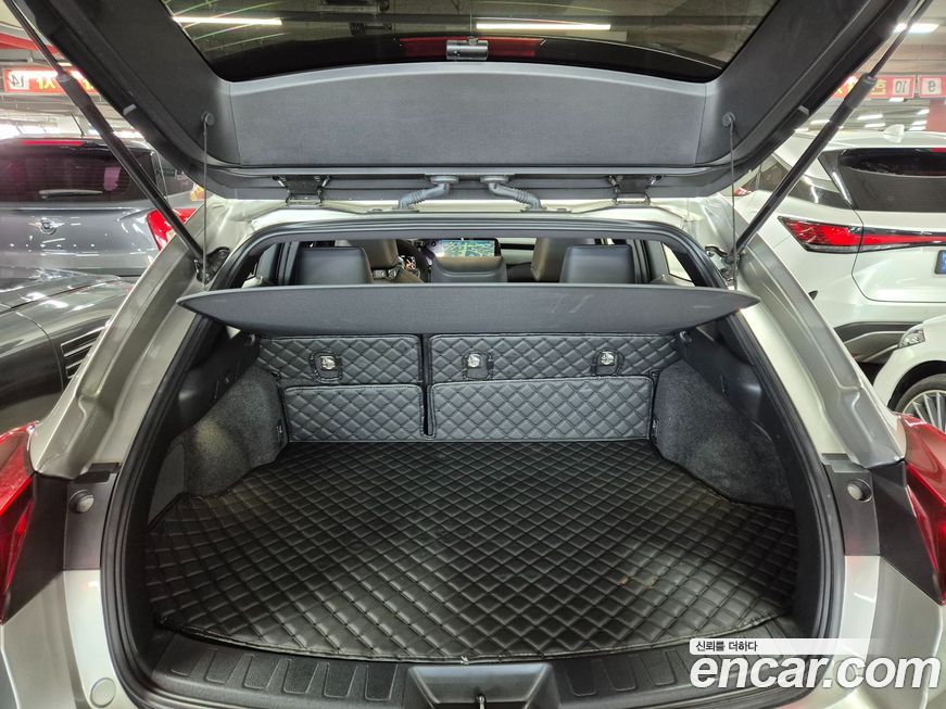 Lexus UX 2024