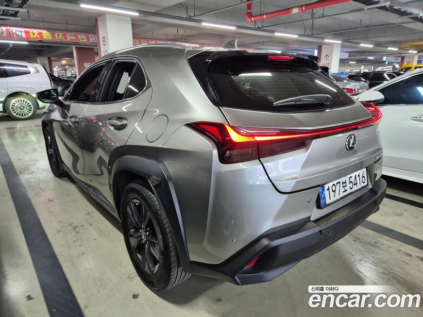 Lexus UX 2024