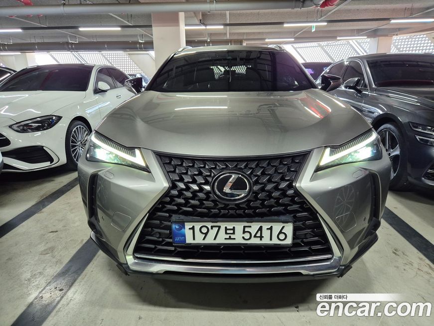 Lexus UX 2024
