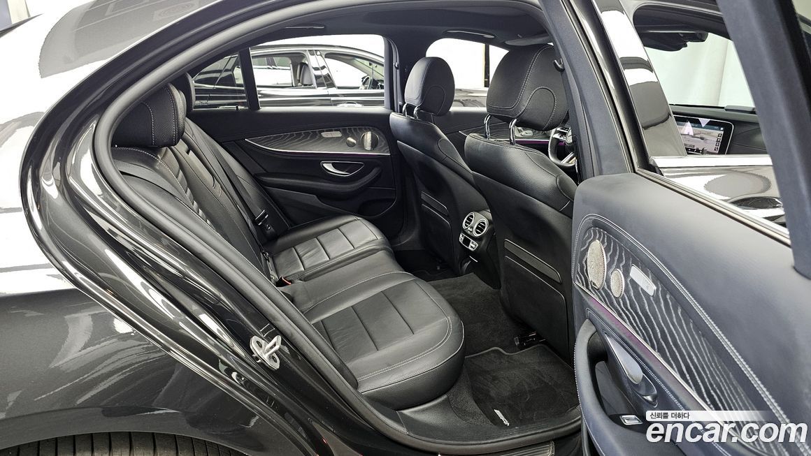 Mercedes-Benz E-Class 2022