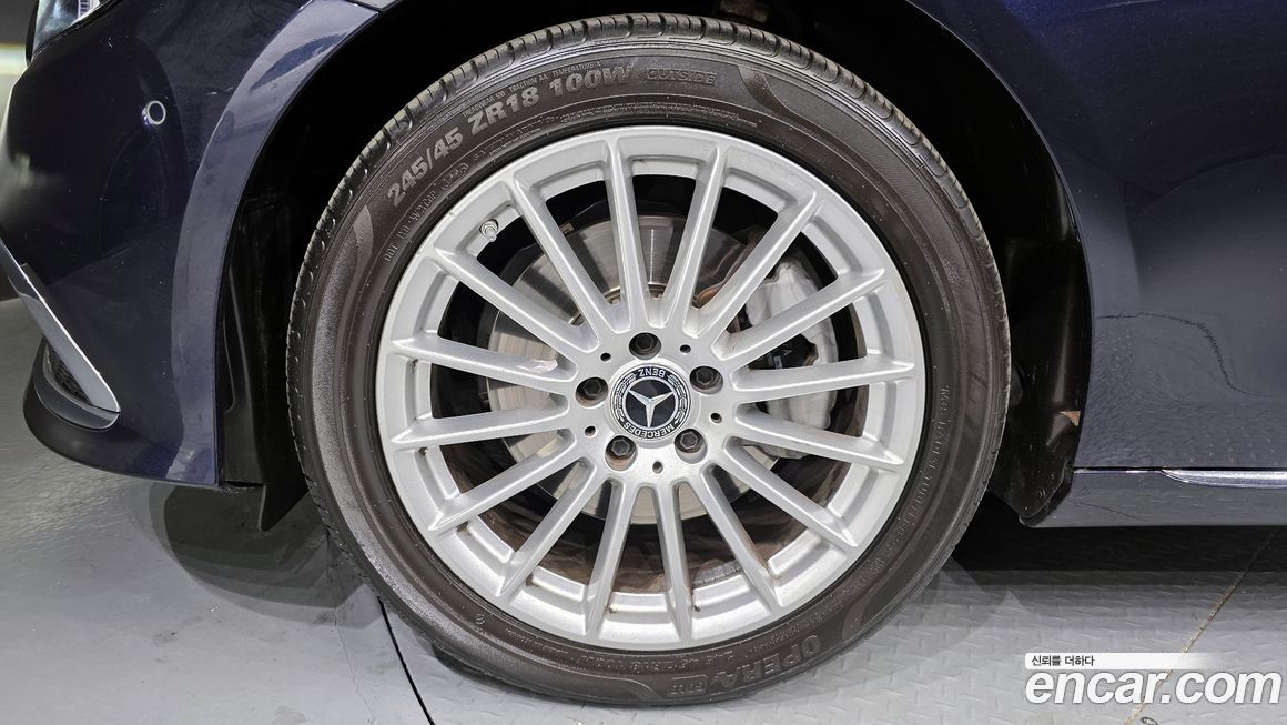 Mercedes-Benz E-Class 2022