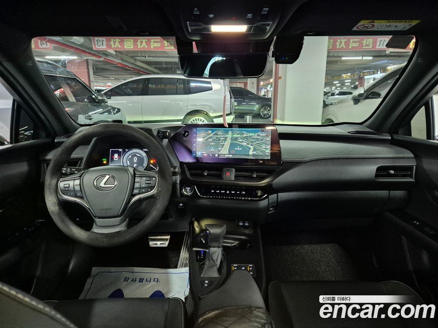 Lexus UX 2024