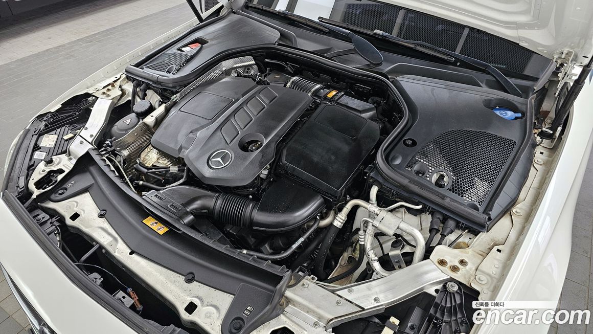 Mercedes-Benz E-Class 2022