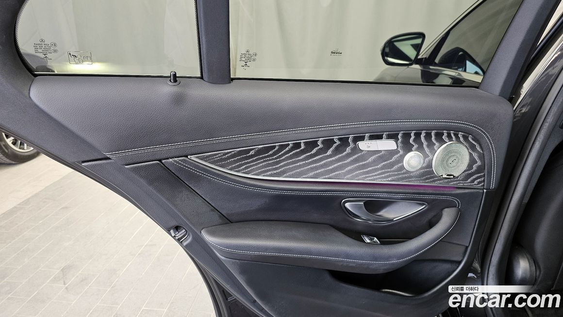 Mercedes-Benz E-Class 2022