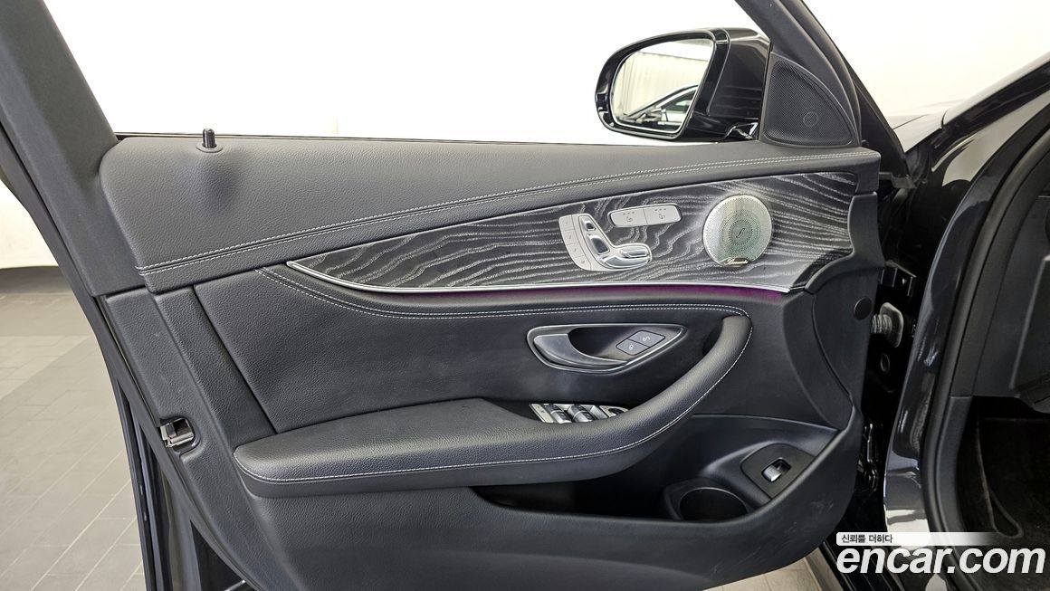 Mercedes-Benz E-Class 2022