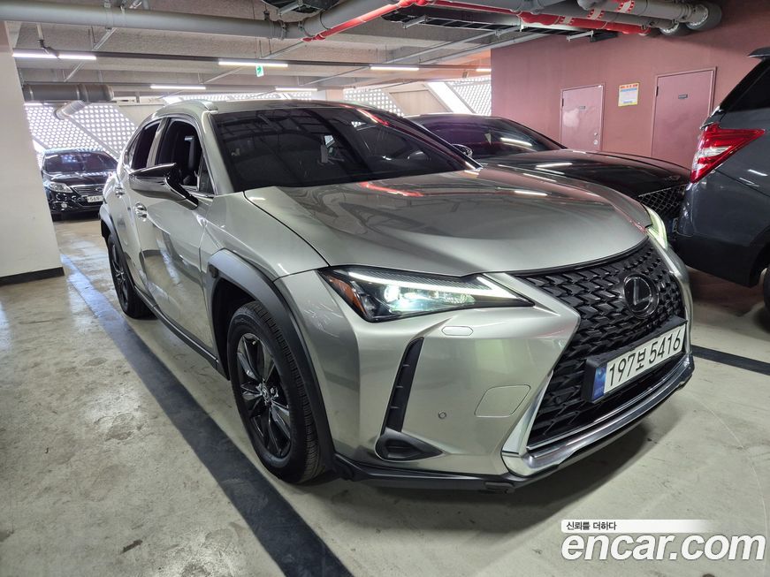 Lexus UX 2024