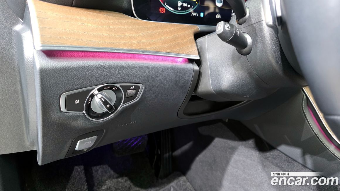 Mercedes-Benz E-Class 2022