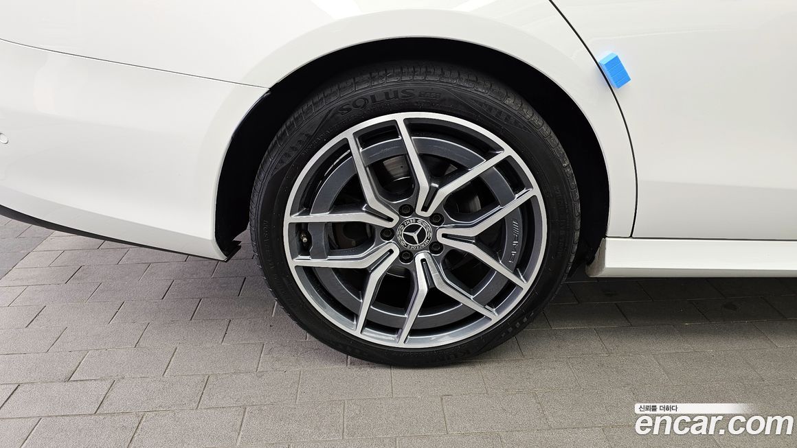 Mercedes-Benz E-Class 2022