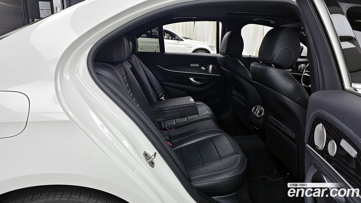 Mercedes-Benz E-Class 2022