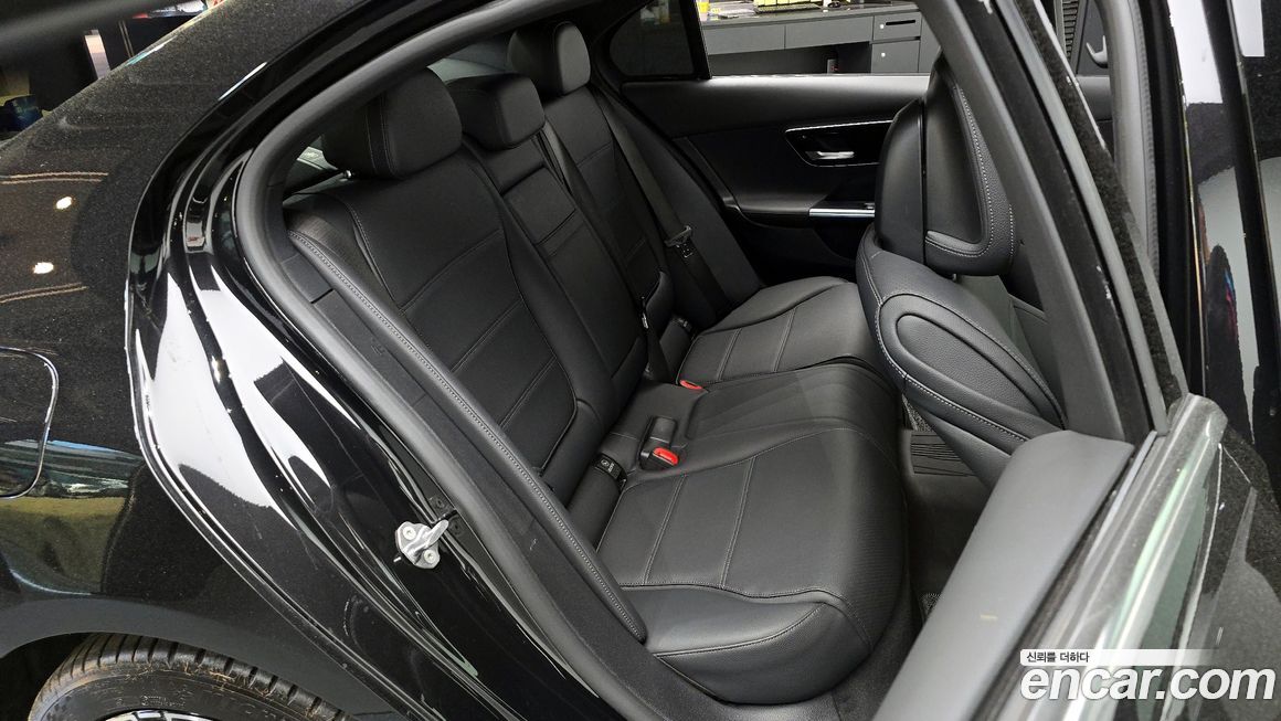 Mercedes-Benz C-Class 2023