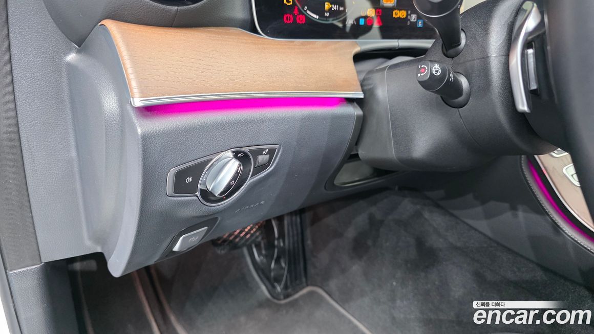 Mercedes-Benz E-Class 2021