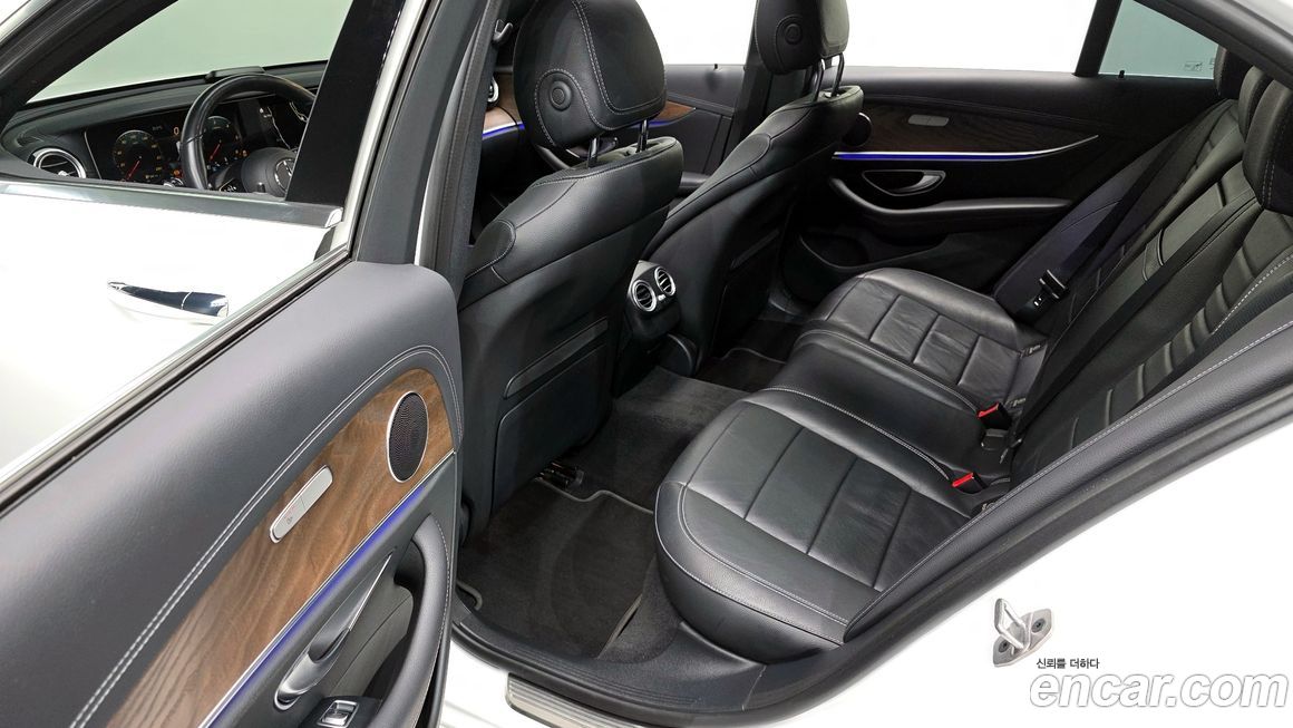 Mercedes-Benz E-Class 2021