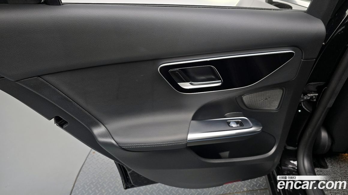 Mercedes-Benz C-Class 2023