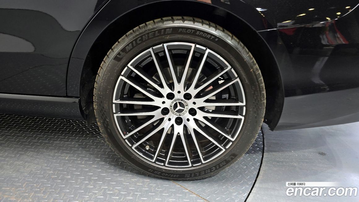 Mercedes-Benz C-Class 2023
