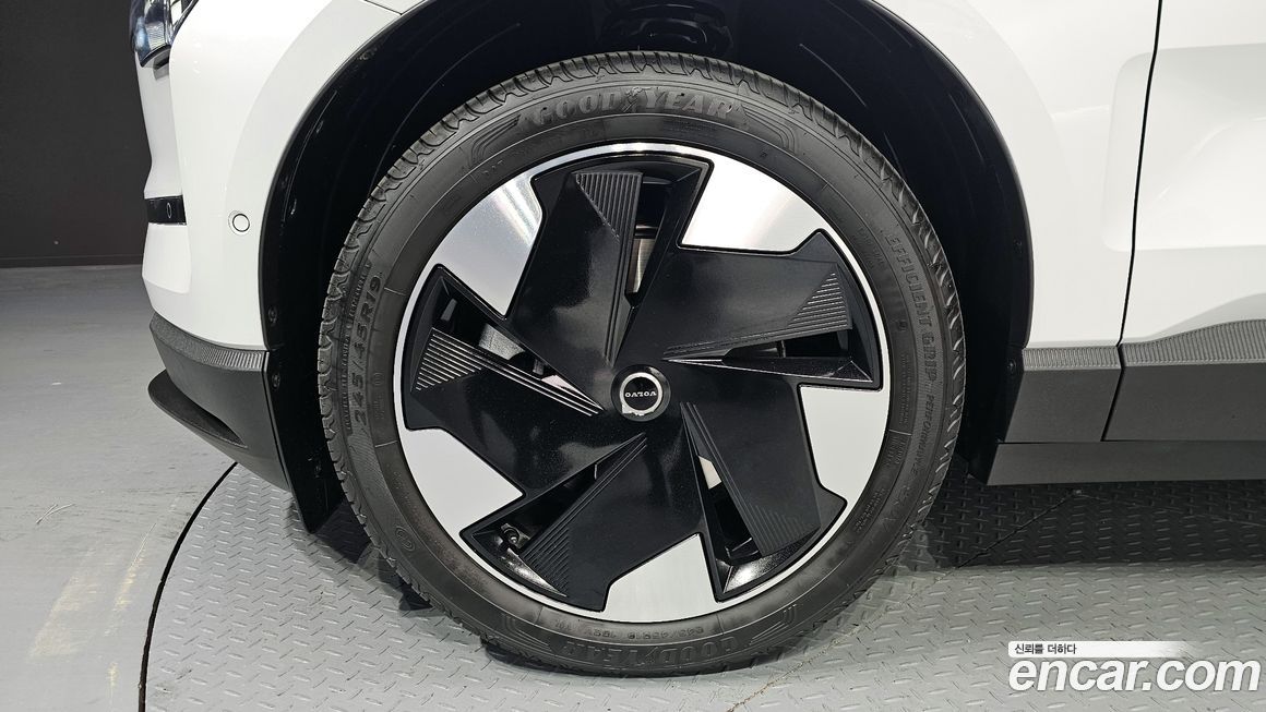 Volvo EX30 2025