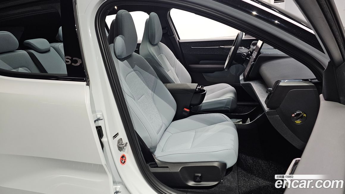 Volvo EX30 2025