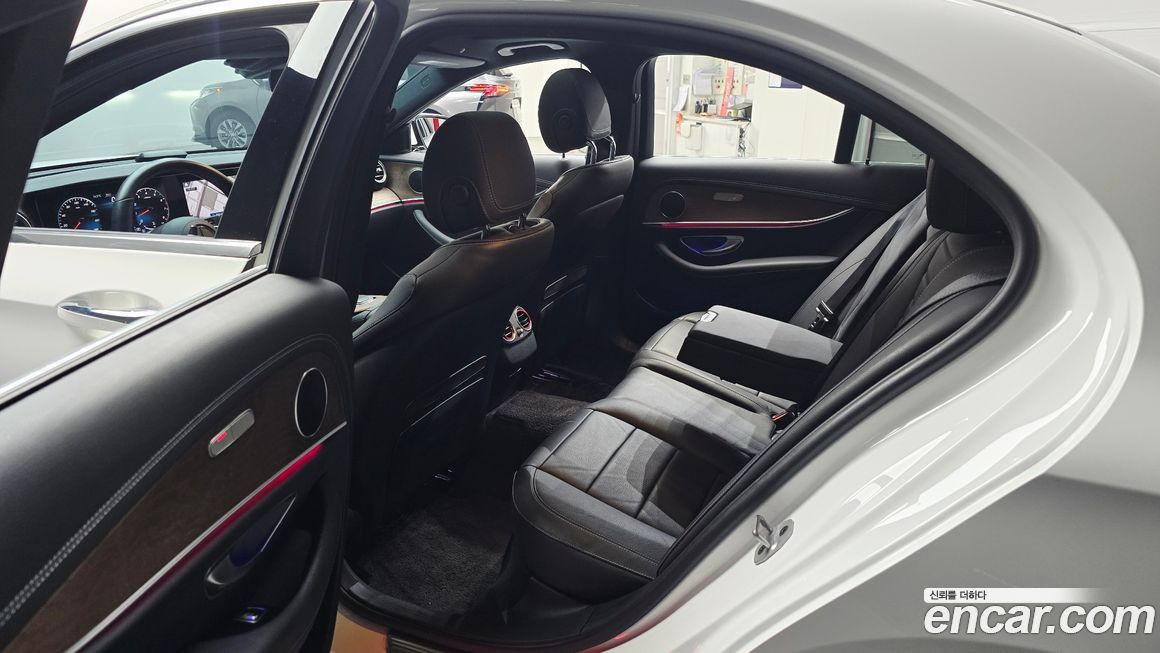 Mercedes-Benz E-Class 2021