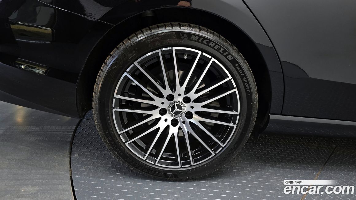 Mercedes-Benz C-Class 2023