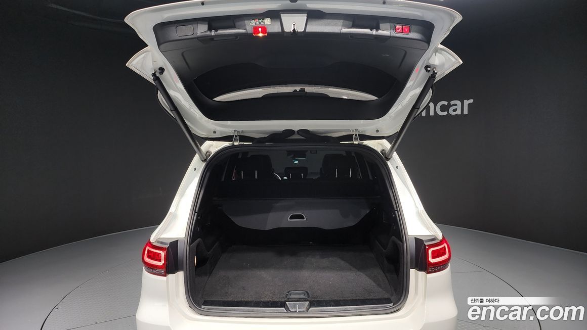Mercedes-Benz GLB-Class 2023