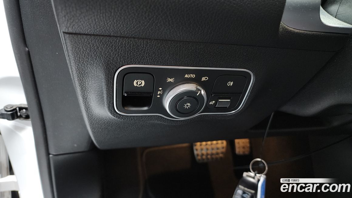 Mercedes-Benz GLB-Class 2023