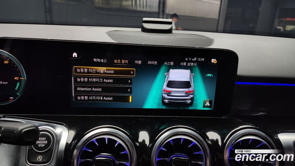 Mercedes-Benz GLB-Class 2023
