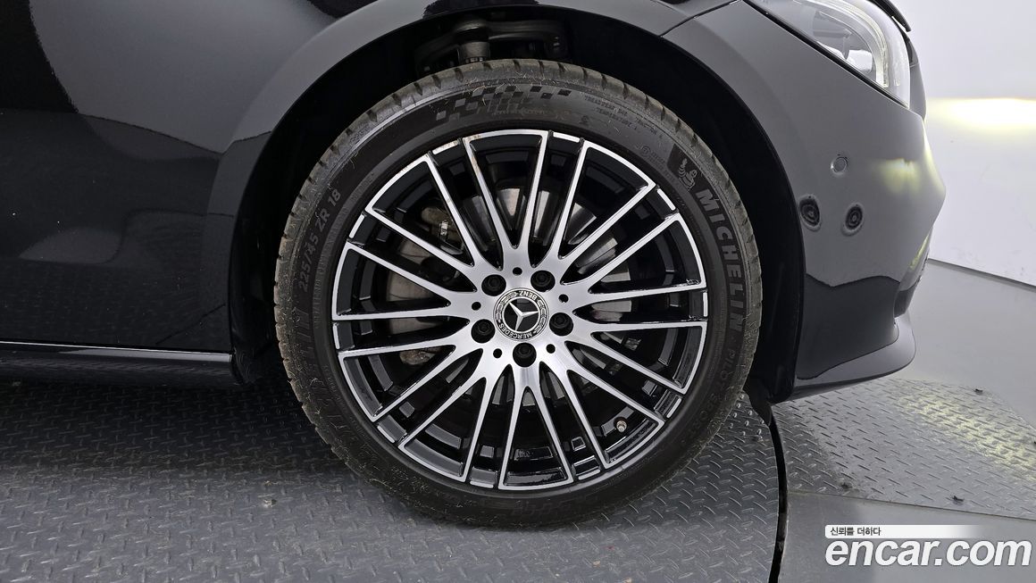 Mercedes-Benz C-Class 2023