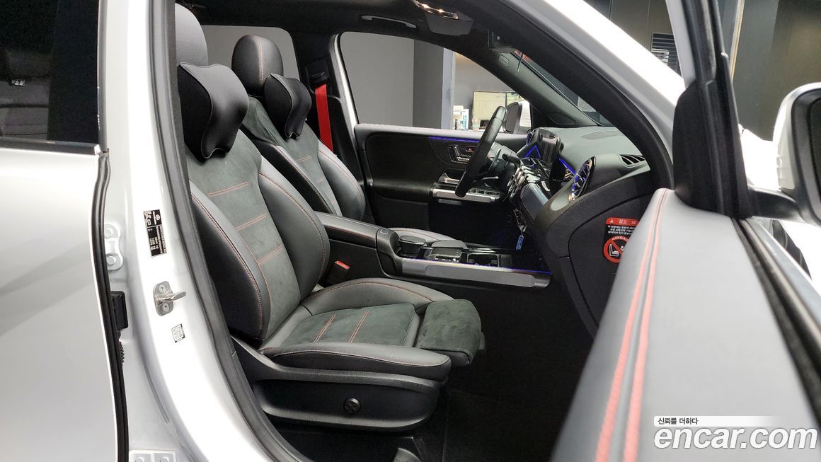 Mercedes-Benz GLB-Class 2023