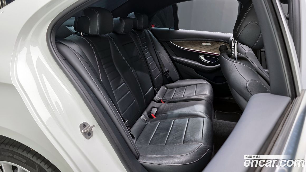 Mercedes-Benz E-Class 2021