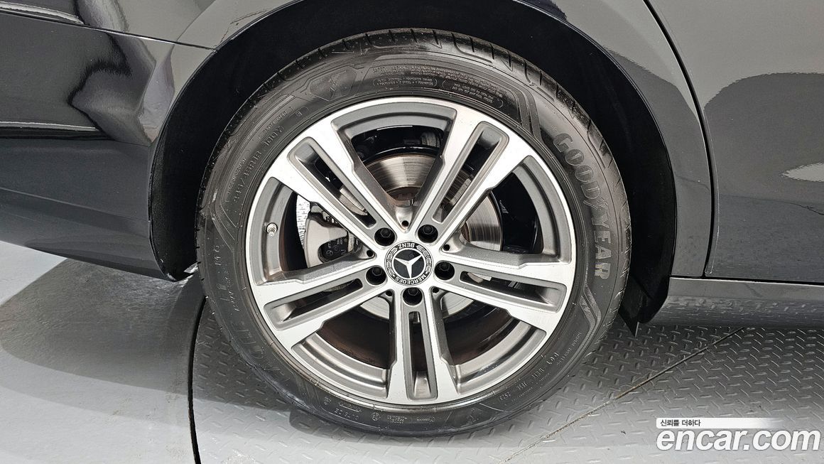 Mercedes-Benz E-Class 2023