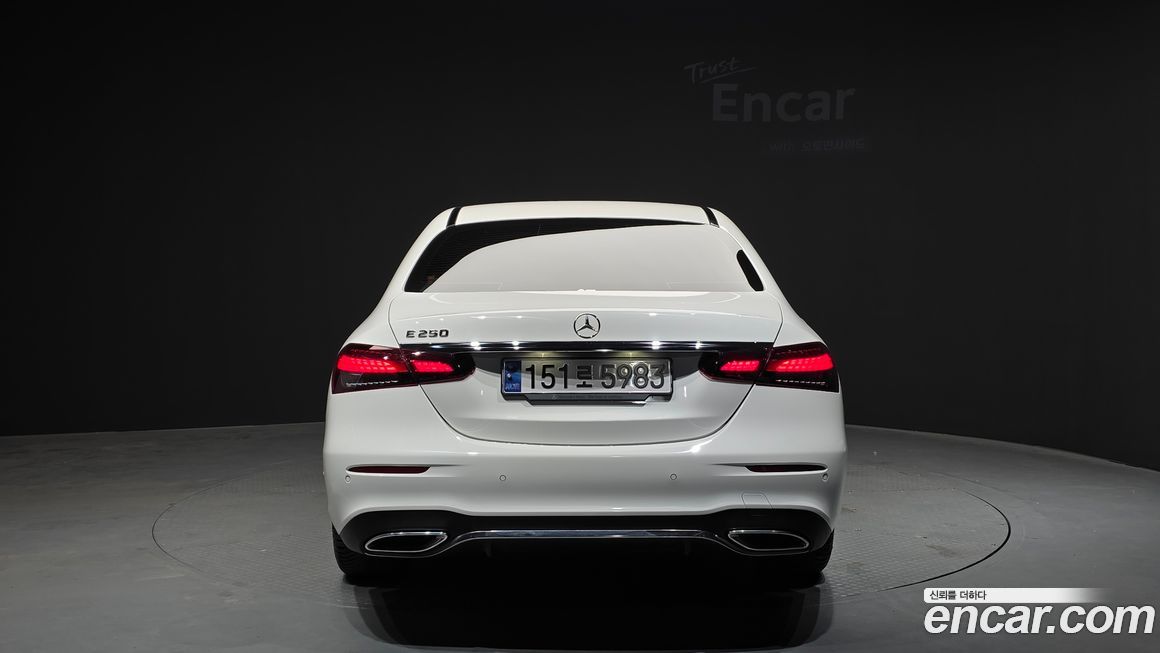 Mercedes-Benz E-Class 2023