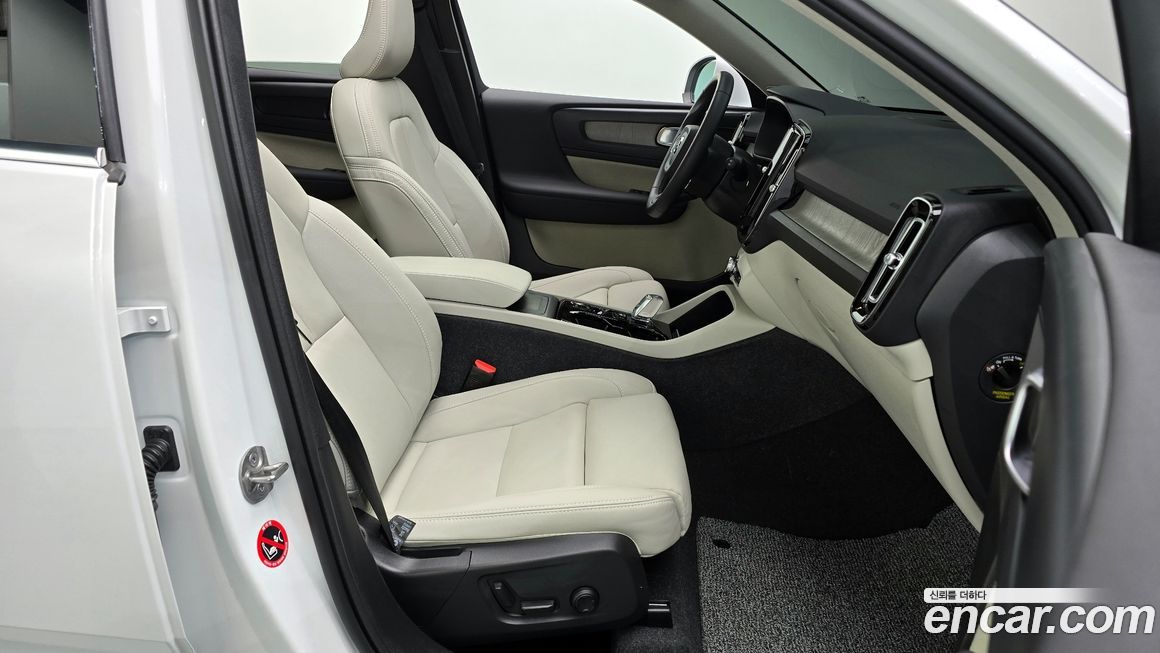 Volvo XC40 2024