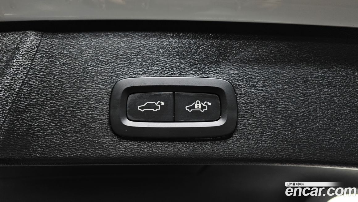 Volvo XC40 2024