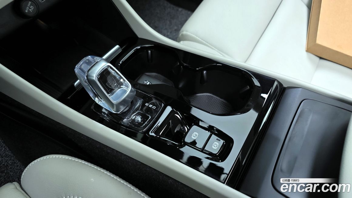 Volvo XC40 2024