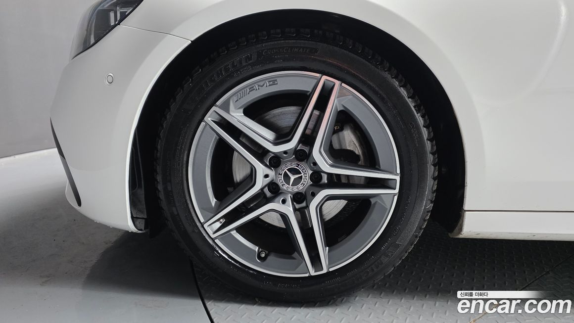 Mercedes-Benz E-Class 2023