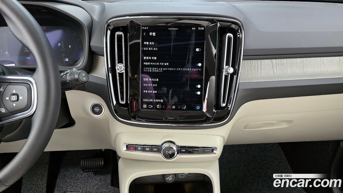 Volvo XC40 2024