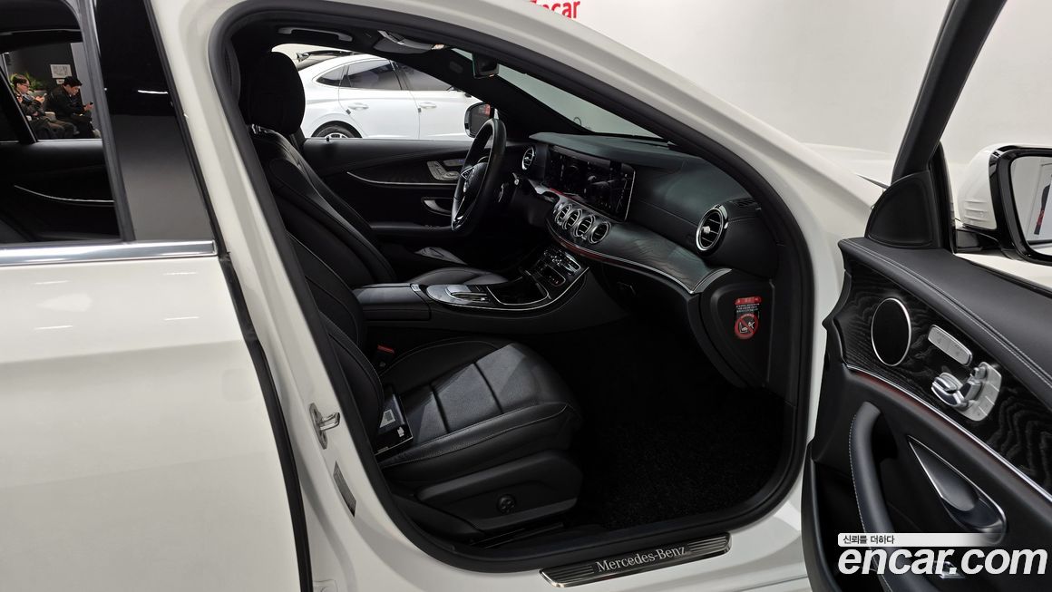 Mercedes-Benz E-Class 2023