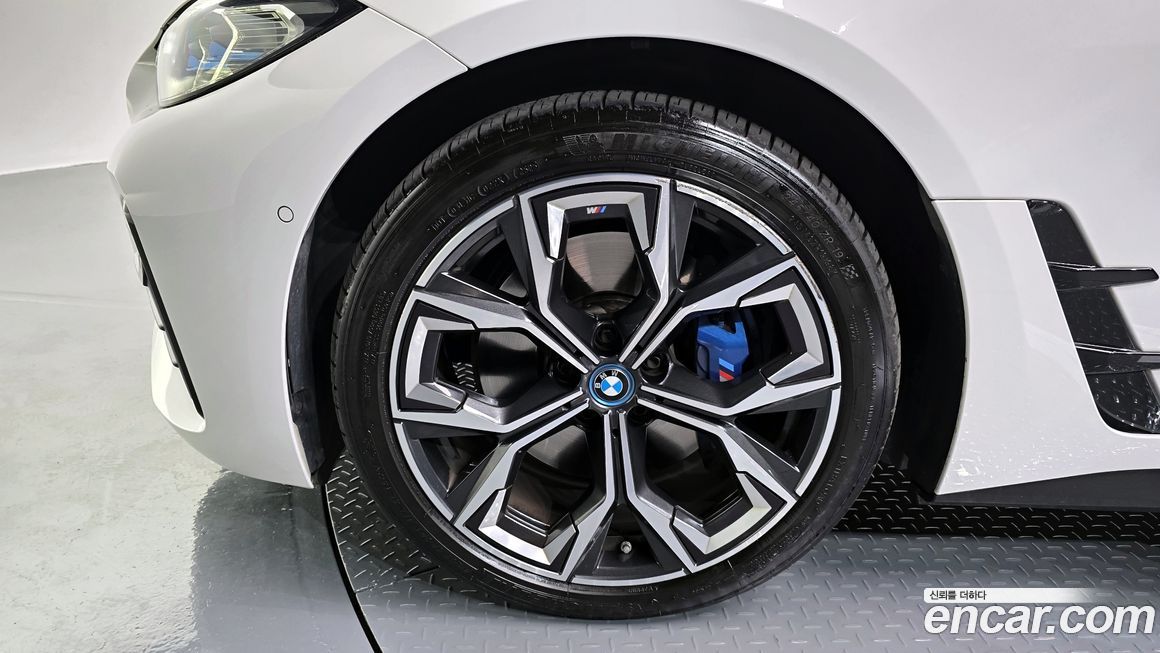 BMW i4 2023